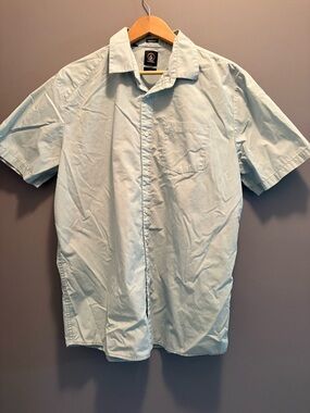 Volcom Men's Pale Blue Short Sleeve Button-Down Shirt